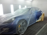 Lakovna - Porsche Panamera r.v. 2012 Vnitřní část lakovací kabiny v Autolakovna. 