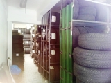 Sklad pneu Sklad pneu, který neodmyslitelně patří k prostorům a službám autoservis.